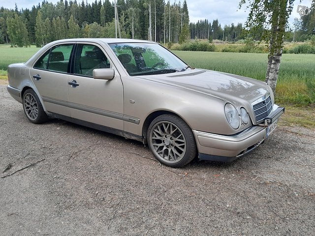 Mercedes-Benz E 300, kuva 1