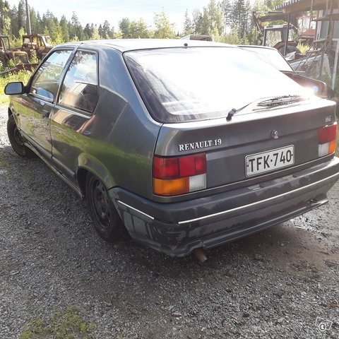 Renault 19 10