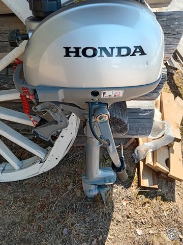 Honda 2,3hv perämoottori, kuva 1