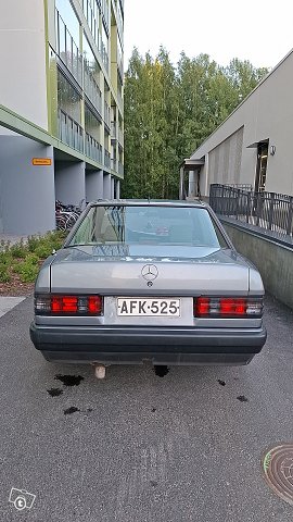 Mercedes-Benz 190 2