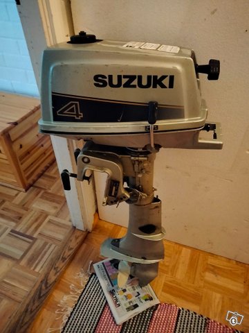 Suzuki perämoottori, kuva 1