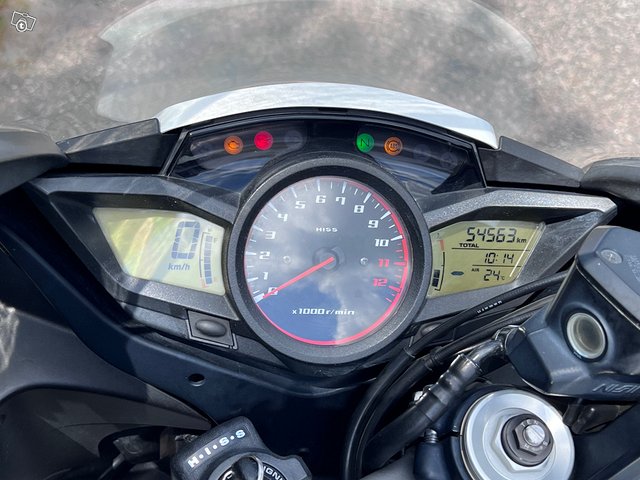 Honda VFR1200F 6