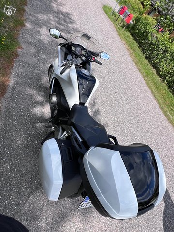 Honda VFR1200F 10