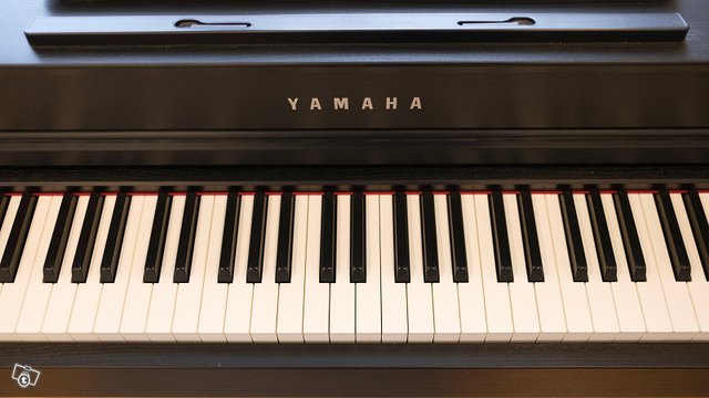 Yamaha Clavinova CLP-635, kuva 1
