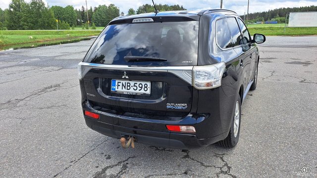 Mitsubishi Outlander PHEV 2