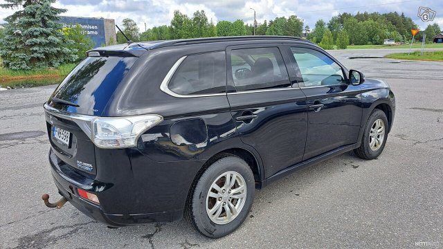 Mitsubishi Outlander PHEV 4