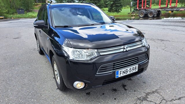 Mitsubishi Outlander PHEV 5