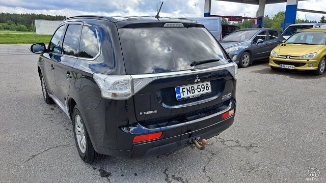 Mitsubishi Outlander PHEV 7