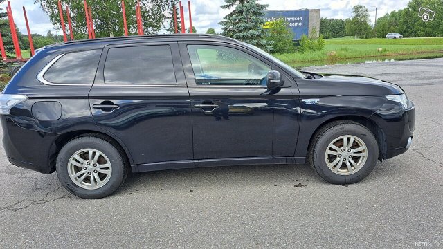 Mitsubishi Outlander PHEV 8