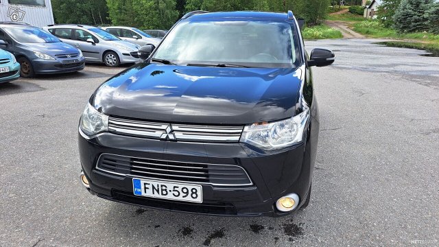 Mitsubishi Outlander PHEV 9