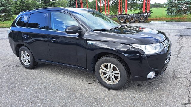 Mitsubishi Outlander PHEV 10