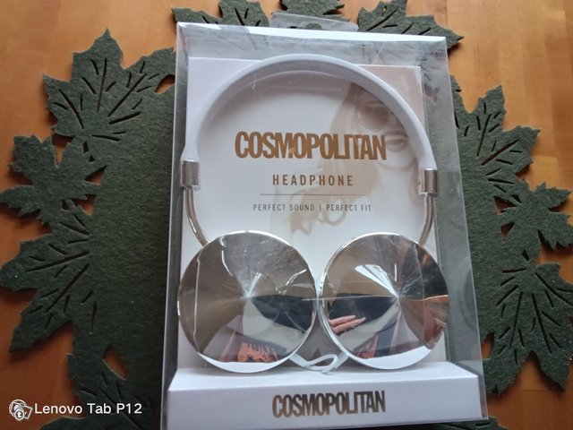 Cosmopolitan kuulokkeet uudet paketissa, kuva 1