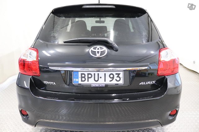 Toyota Auris 13