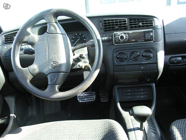 Volkswagen Vento 3