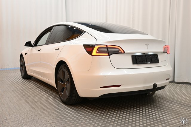 Tesla Model 3 5