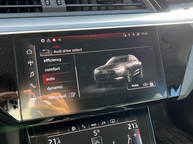 Audi E-tron 8