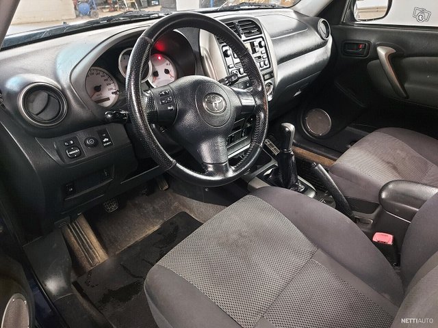 Toyota RAV4 10
