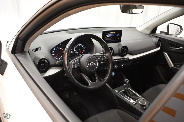 Audi Q2 14