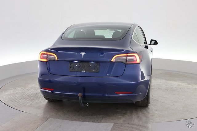 Tesla Model 3 10