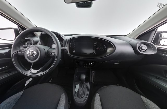 Toyota Aygo X 10