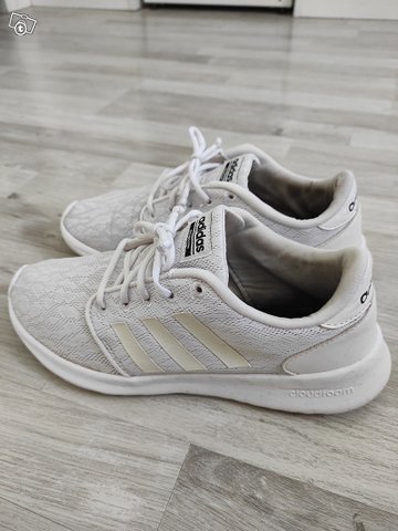 Valkoiset Adidas lenkkarit 40, kuva 1