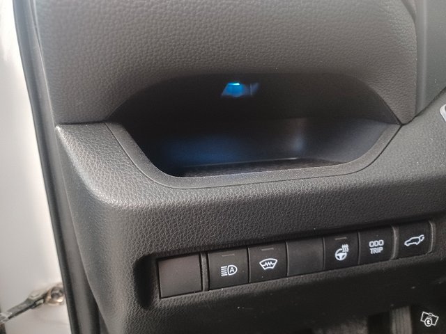 Toyota RAV4 Plug-in 11