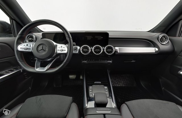 Mercedes-Benz EQB 11