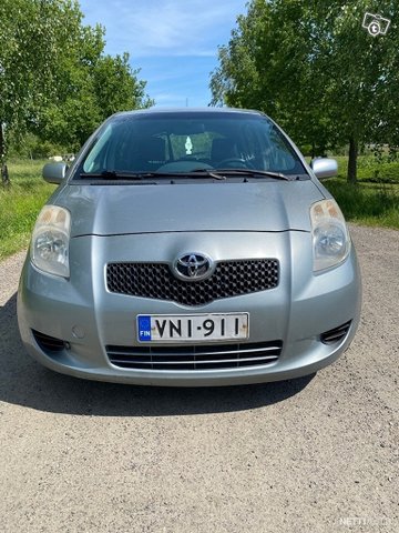 Toyota Yaris 2