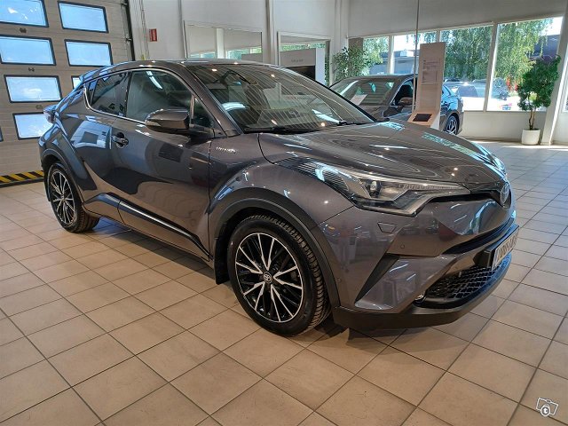 TOYOTA C-HR 3