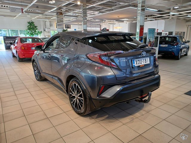 TOYOTA C-HR 5