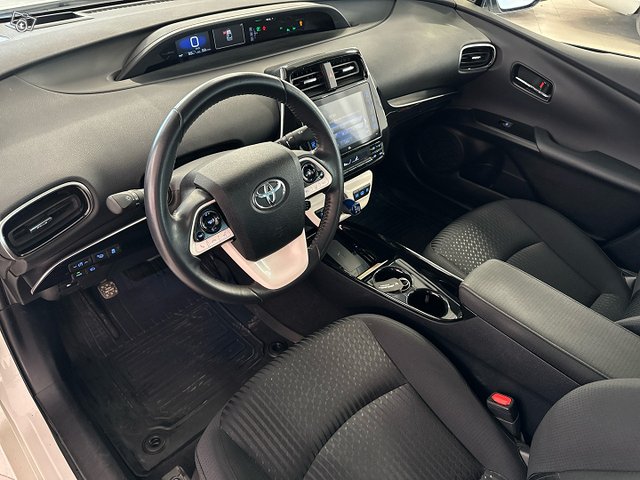 Toyota Prius Plug-in 7