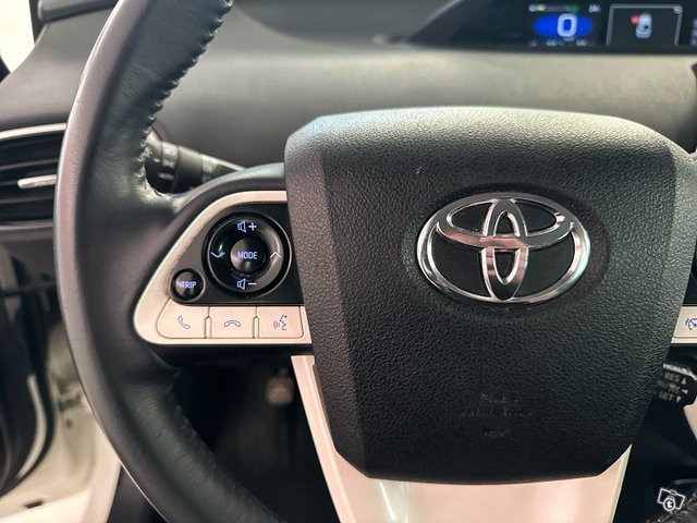 Toyota Prius Plug-in 18