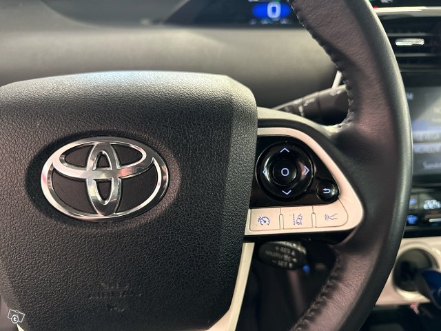 Toyota Prius Plug-in 19