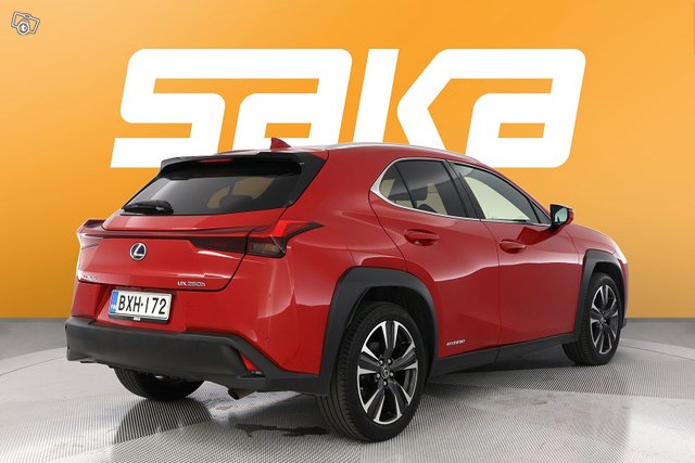 Lexus UX 8