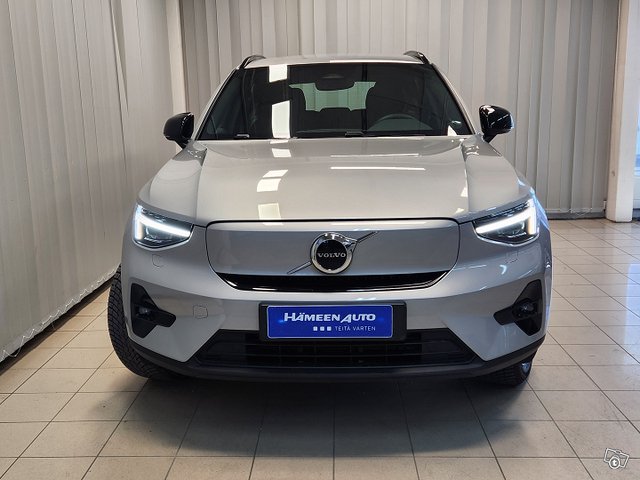 Volvo XC40 3