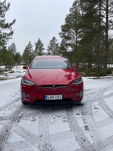 Tesla Model X 8