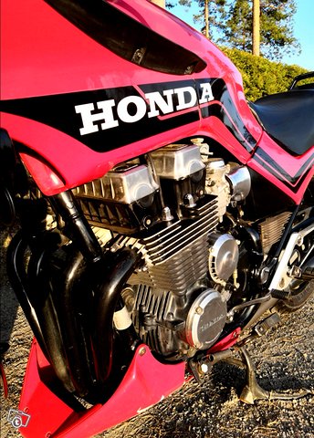 Museorekisteröity Honda CBX750 F 4