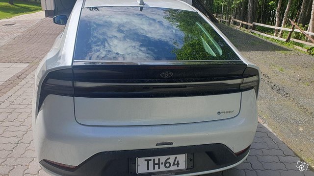 Toyota Prius Phev 3