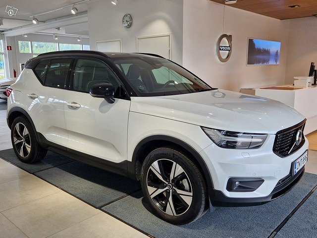 VOLVO XC40 2