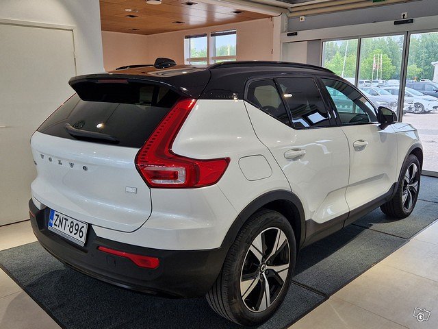 VOLVO XC40 3