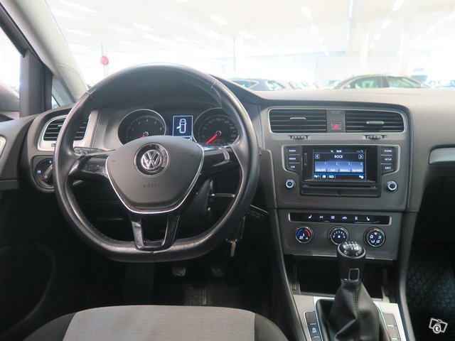 VOLKSWAGEN Golf 18