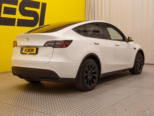 Tesla Model Y 2