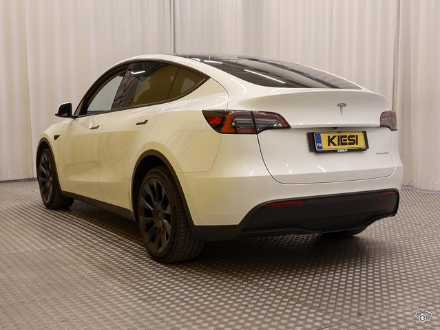 Tesla Model Y 22