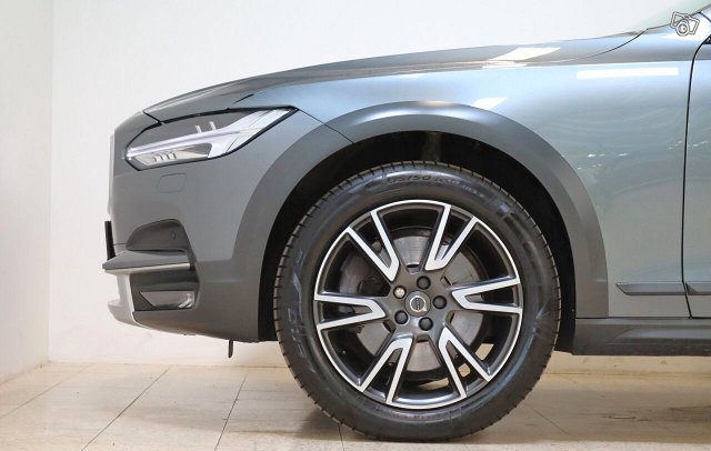 Volvo V90 Cross Country 4