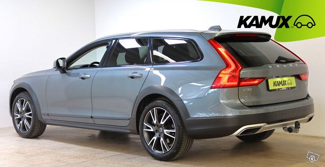 Volvo V90 Cross Country 8