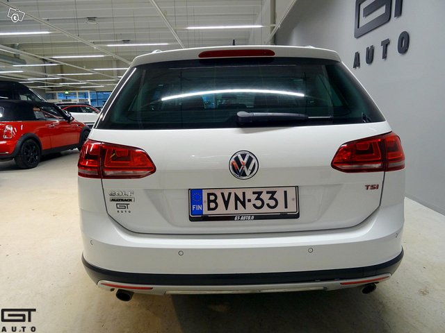 Volkswagen Golf 16