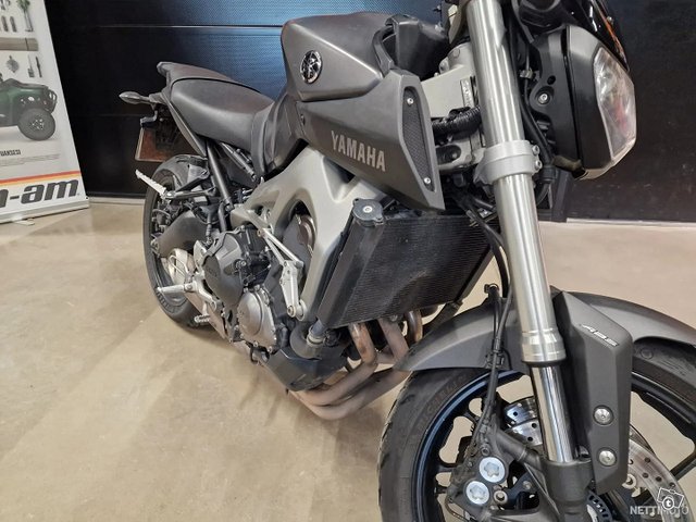 Yamaha MT-09 2