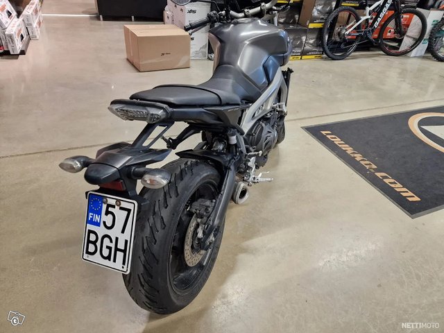 Yamaha MT-09 11