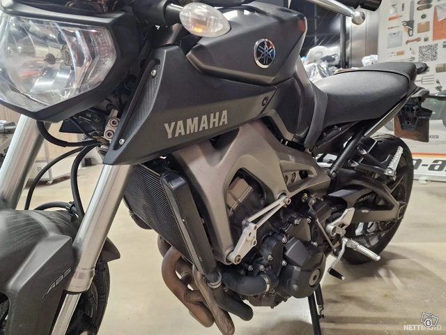 Yamaha MT-09 12