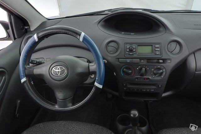 Toyota Yaris 9